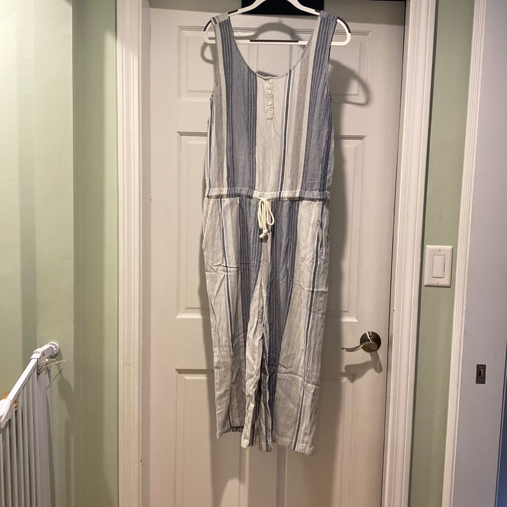 Cloth & stone jumpsuit size L capri pants